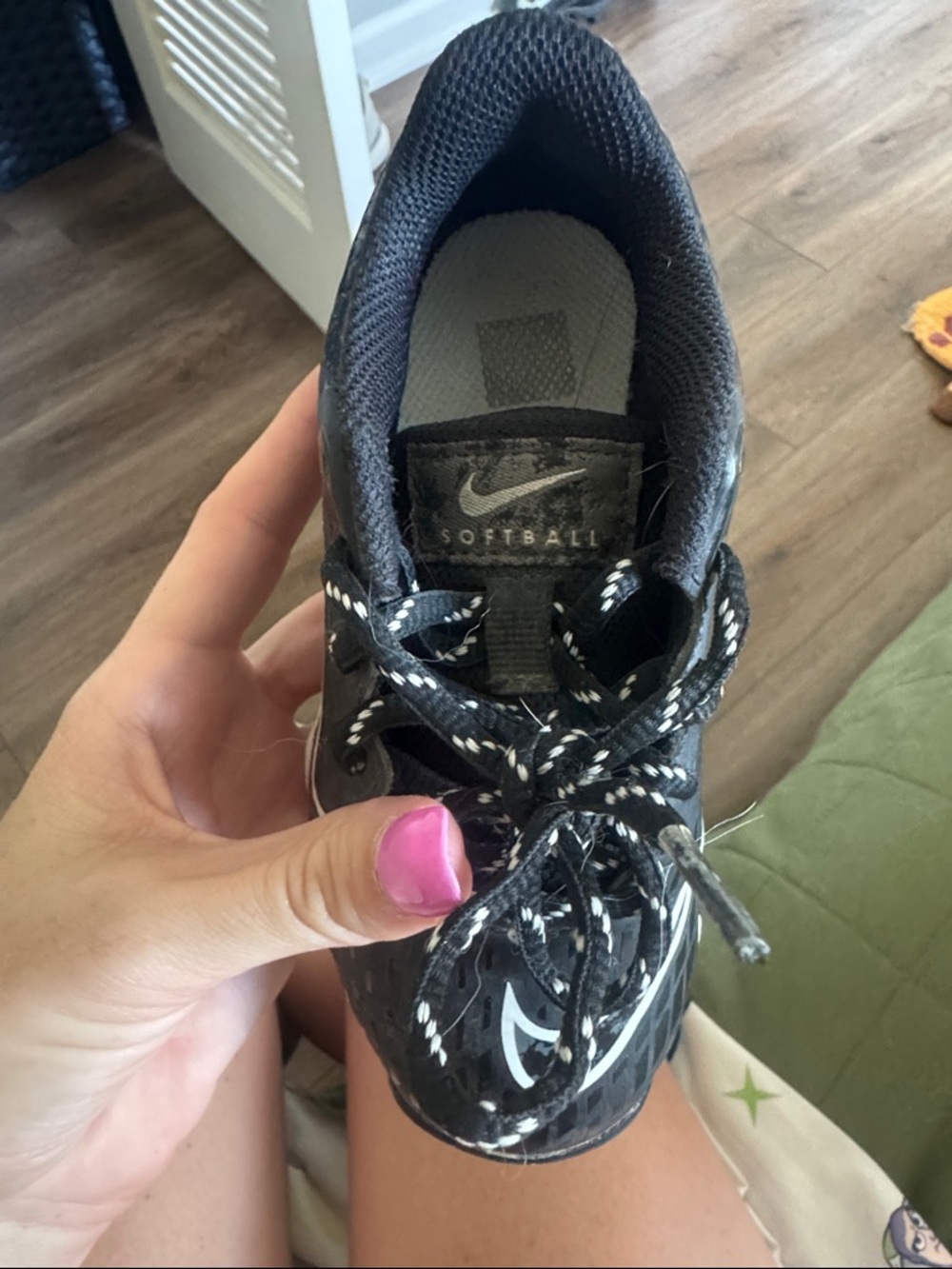 Nike Kids Black and White Cleats Sneakers - Picture 4 of 4